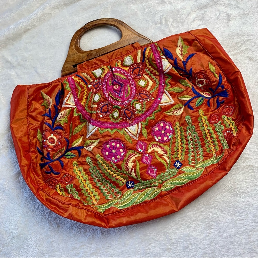 Anthropologie Embroidered Wood Handle Tote 🌼